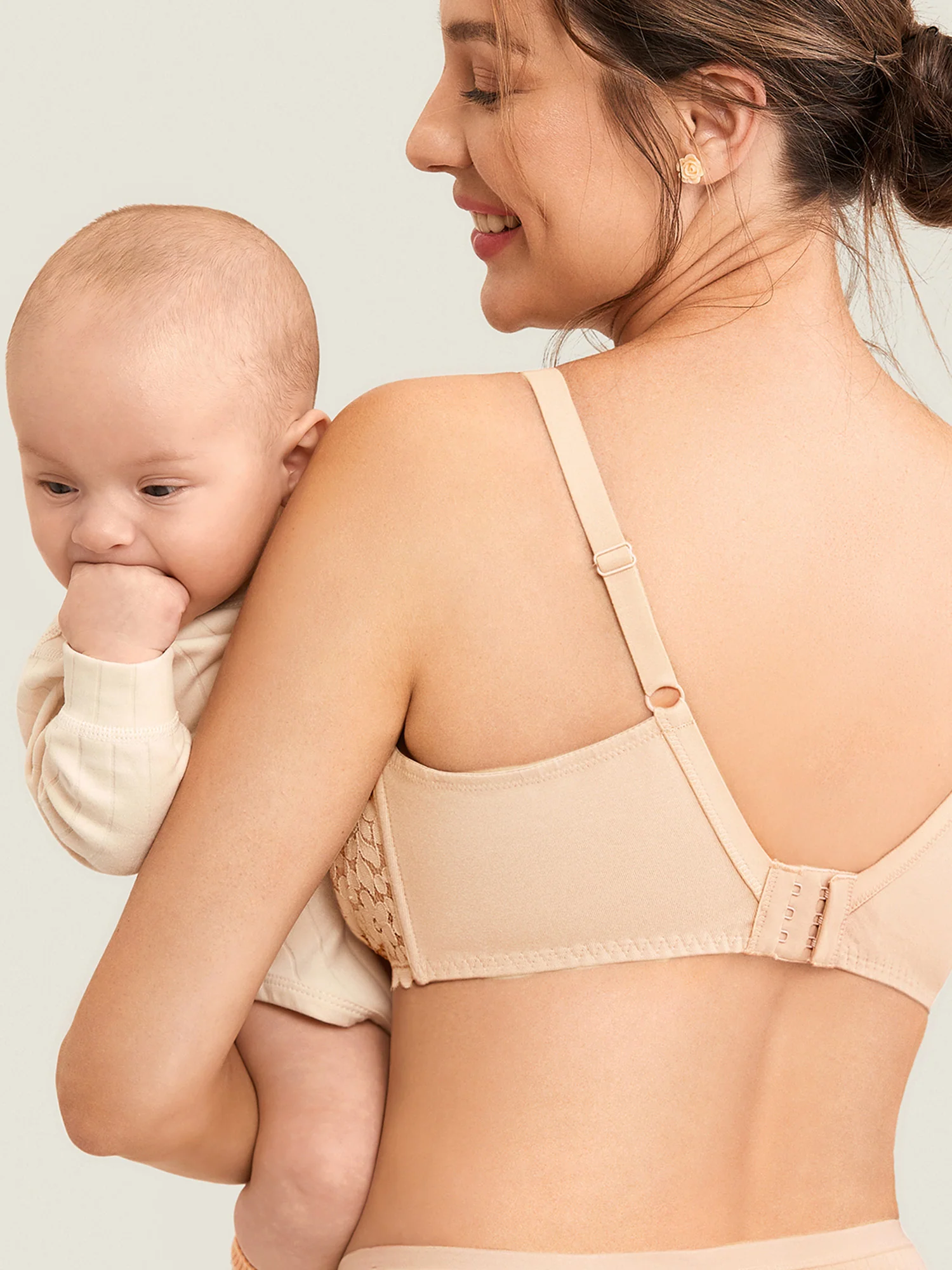 Lace Hands Free Pumping Bra - Image 11